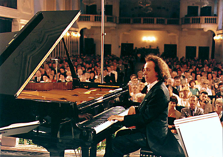 Záběr z koncertu Mezinárodního hudebního festivalu Český Krumlov 1997