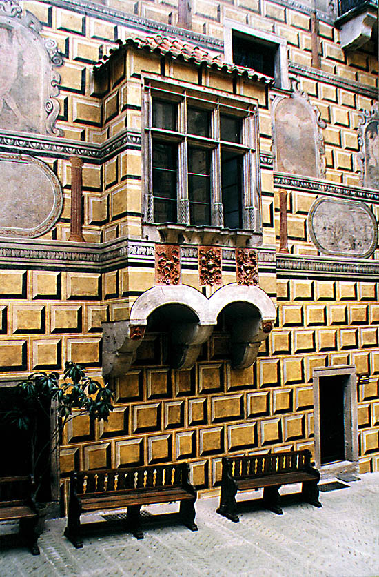 Coats-of-arms on oriel, IV. courtyard of Český Krumlov Castle