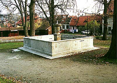 Brunnen auf dem I. Hof des Schlosses Český Krumlov 
