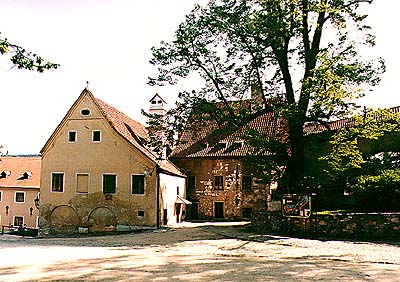 Castle no. 58, Old Burgrave's house, facade of building from I. courtyard of Český Krumlov Castle 