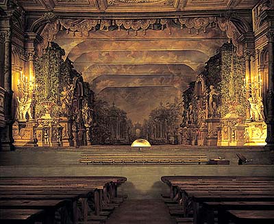 Schlosstheater in Český Krumlov, Gesamtblick - auf der Bühne die Dekoration 