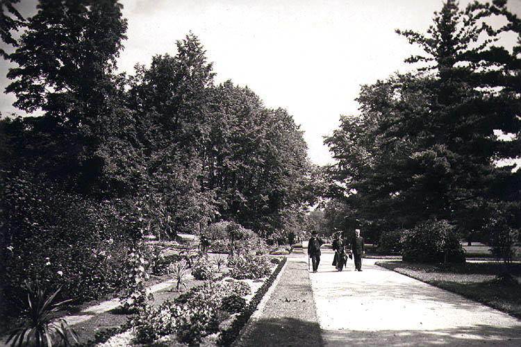 Situace před letohrádkem Bellarie kolem roku 1900, historické foto