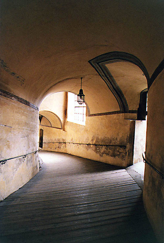 Chodba mezi II. a III. nádvořím zámku Český Krumlov