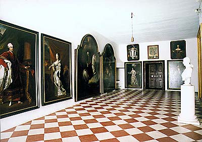 Reinstallation of the historic interiors II. tour route of the Český Krumlov Castle, condition of the hall before reinstallation 