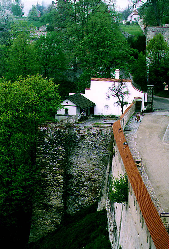 Zámek č. p. 60 - Vrátnice, V. nádvoří, pohled ze zámku