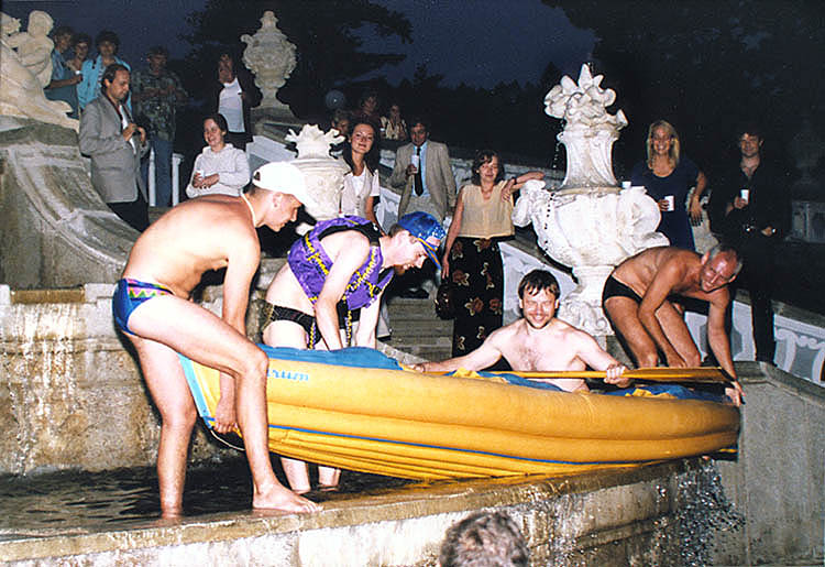 Český Krumlov, Feier der Erneuerung der Schlosskaskadenfontäne 3. 8. 1998, Gruppierung PRORADOST, Abenduniversität eines jungen Schiffers
