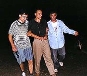 Český Krumlov, oslava obnovení zámecké kaskádové fontány 3.8.1998, účastníci oslavy při odchodu 