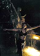 Český Krumlov, Feier der Erneuerung der Schlosskaskadenfontäne 3. 8. 1998, Kaskadenfontäne mit einer Nymphe im Vordergrund 