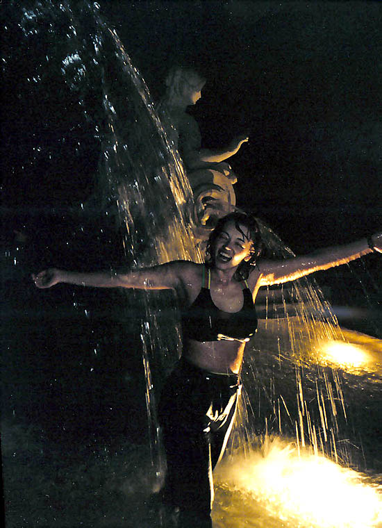 Český Krumlov, Feier der Erneuerung der Schlosskaskadenfontäne 3. 8. 1998, Kaskadenfontäne mit einer Nymphe im Vordergrund