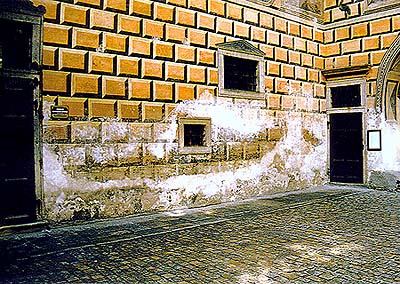 III. courtyard of the Český Krumlov Castle, reconstruction of damaged parts of the plaster 