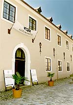 Staatliche Burg und Schloß Český Krumlov, Schloss Nr. 232 - Pferdeställe, Ausstellungräume, Säulensaal, Exsposition aus dem Jahre 1999, Foto: Ladislav Pouzar 