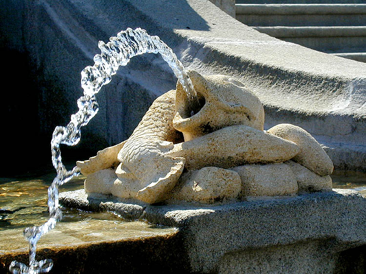 Cascade Fountain in the Český Krumlov Castle Gardens, detail of fish sculpture, foto: Lubor Mrázek