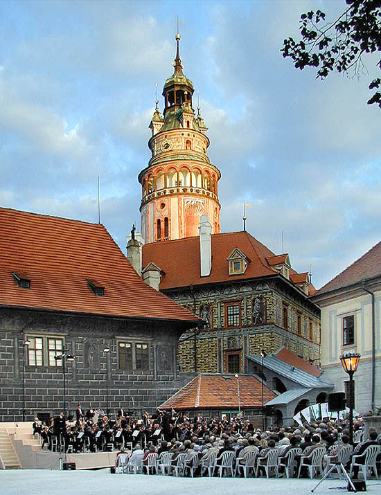 Schloss Český Krumlov, Abendkonzert des Internationalen Musikfestivals auf dem II. Schlosshof, August  1999, Foto: Lubor Mrázek