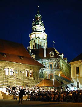 Český Krumlov Castle, evening concert of the International Music Festival on the II. castle courtyard, August 1999, foto: Lubor Mrázek 