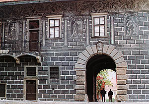 Zámek Český Krumlov, Nové purkrabství, detail západní fasády po restaurování, foto: Ing. Ladislav Pouzar, 1998 