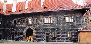Zámek Český Krumlov, Nové purkrabství, západní fasáda, stav po restaurování, foto: J. a P. Novotný, 1998 