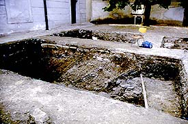 The Český Krumlov Castle; dump layers from the second half of the 13th century, foto: Michal Ernée, 1995 