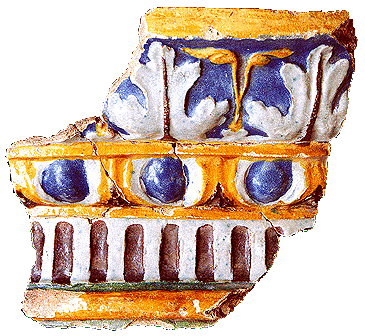 Buntglasierte Simsofenkachel, verziert mit Blattfries und Eierstab (Schloss Český Krumlov, 16. Jahrhundert), Fund aus dem Jahr 1918, Foto: Michal Ernée, 2000 