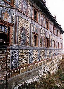 Zámek č.p. 59 - Hrádek, fasáda po restaurování, foto: Ing. Ladislav Pouzar, 1998 