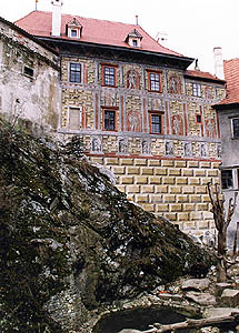 Zámek č.p. 59 - Hrádek, fasáda nad Medvědím příkopem po restaurování, foto: Ing. Ladislav Pouzar, 1998 