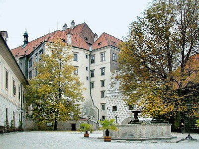 II. nádvoří zámku Český Krumlov, pohled na Horní hrad, 2000, foto: Pavel Slavko 