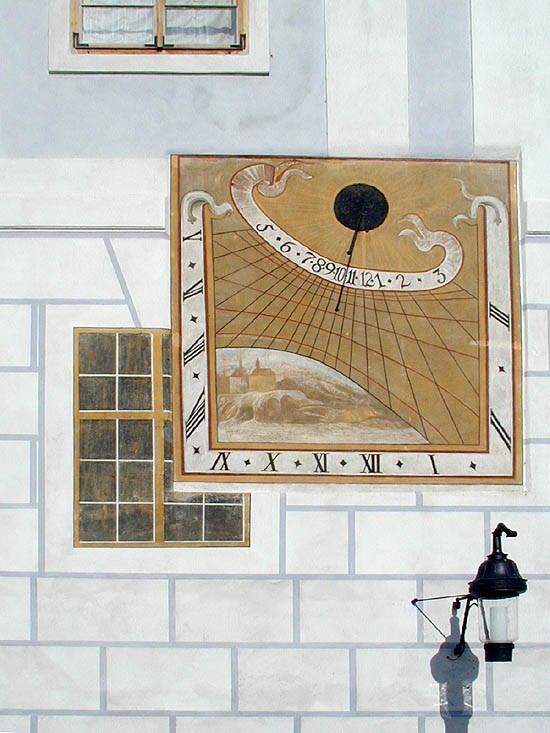 Zámek č.p. 177 - tzv. Renesanční dům, sluneční hodiny na jižním průčelí, 2000, foto: Lubor Mrázek