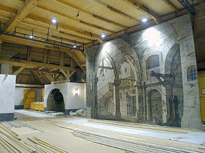 Zámek č.p. 177 - tzv. Renesanční dům, depozitář prospektů zámeckého barokního divadla, prospekt ze scény Vězení, 2000, foto: Stanislava Slavková 