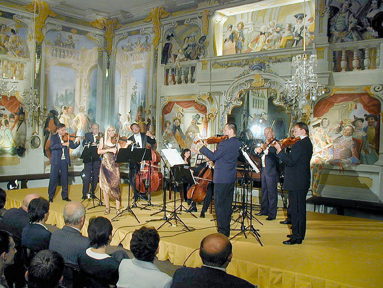 Gabriela Demeterová und Collegium der tschechischen Philharmoniker, Internationales Musikfestival Český Krumlov, 10. 8. 2001, Foto: Lubor Mrázek
