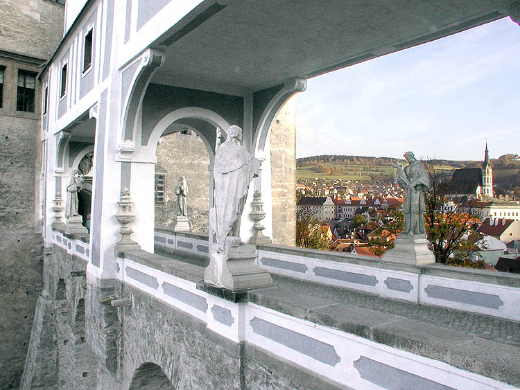 Zámek Český Krumlov, Plášťový most, současný stav průjezdu mezi Horním hradem a V. nádvořím zámku, 2001, foto: Lubor Mrázek