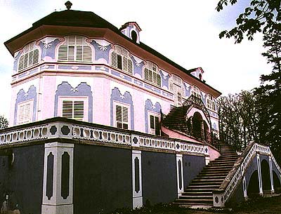 Letohrádek Bellarie v zámecké zahradě Český Krumlov 